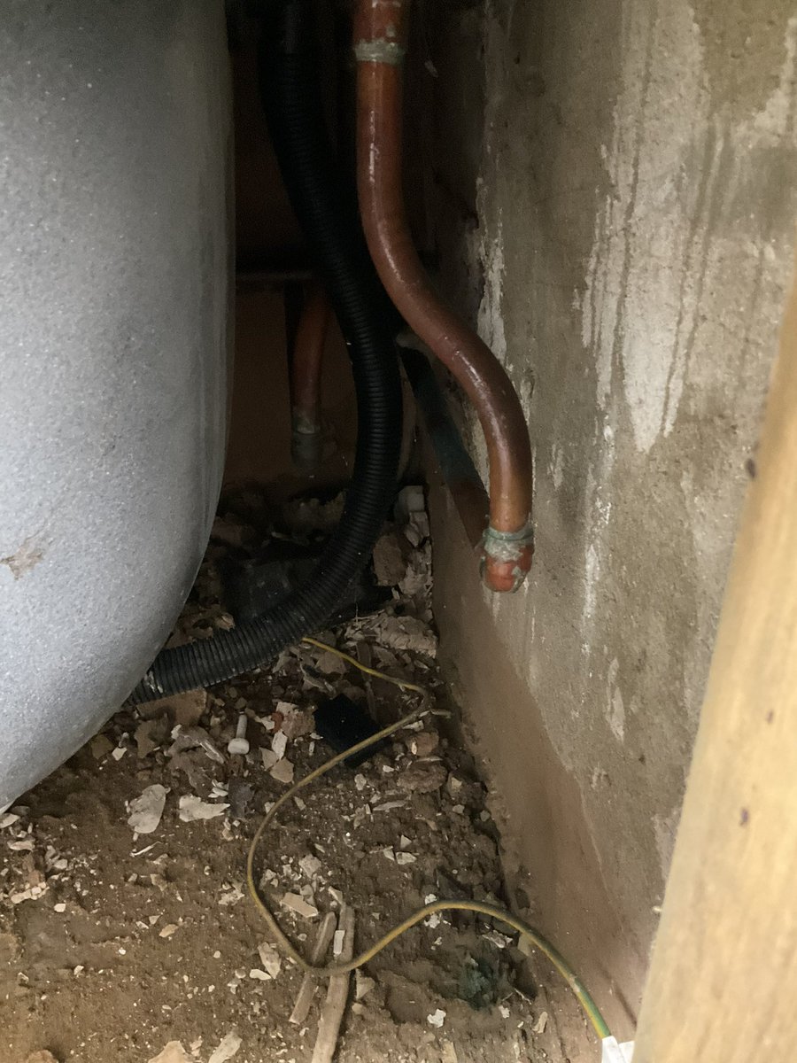 Simoncitizen's tweet photo. @MrChewie @MikeAmesburyMP @mtpennycook @michaelgove @Lee4NED #Damp #MoistureMeter 26.8.#Rubble created left beneath #bath.Blue on #Pipework equals #DAMP. The heating bill to pay for #moisture in the walls leaked from bath paid for by who?#Stopcock to void supposed to be #SoundProof that’s actually a #LoudSpeaker from #Loo #Wetroom overhead https://t.co/mG9GrTbk7I