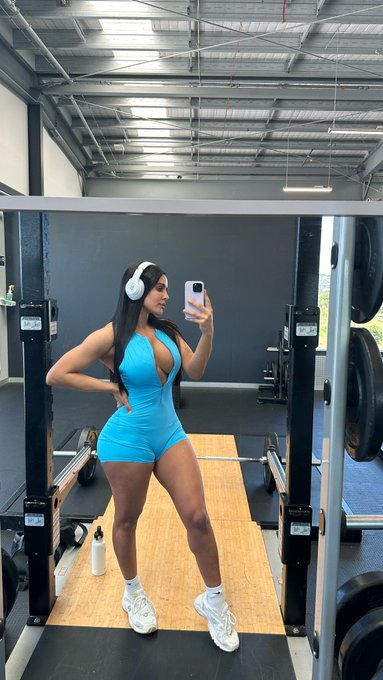 lifting heavy so i can squat on your face https://t.co/Zwu6RCTK4K