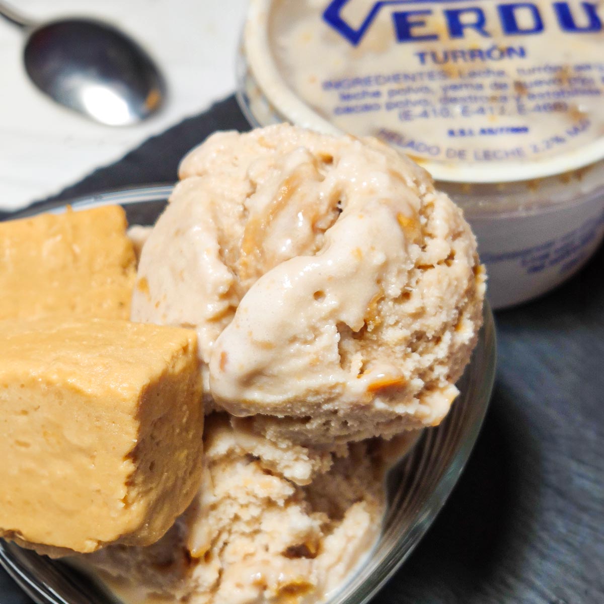 Helado de turrón de Diego Verdú, indispensable estos días de estar a resguardo en casa!!
Siempre te hará buena compañía... Se deja querer!😍

#DiegoVerdú1878 #oviedo #heladosdiegoverdú #elVerdúOriginal #helados #turrones #heladodeturrón #troncoheladodeturrón #natamontada
