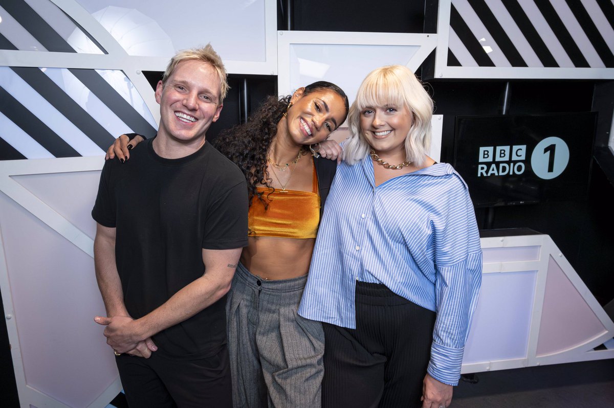 📣📣📣

Katie Thistleton will join Vick Hope and Jamie Laing to host Going Home on Radio 1 (15:30 – 18:00, Monday to Thursday), starting Monday 4 March. ❤️

The drivetime line up is complete <a href="/KatieThistleton/">Katie Thistleton</a> <a href="/VickNHope/">Vick Hope</a> <a href="/JamieLaing_UK/">Jamie Laing</a> 🎉✨