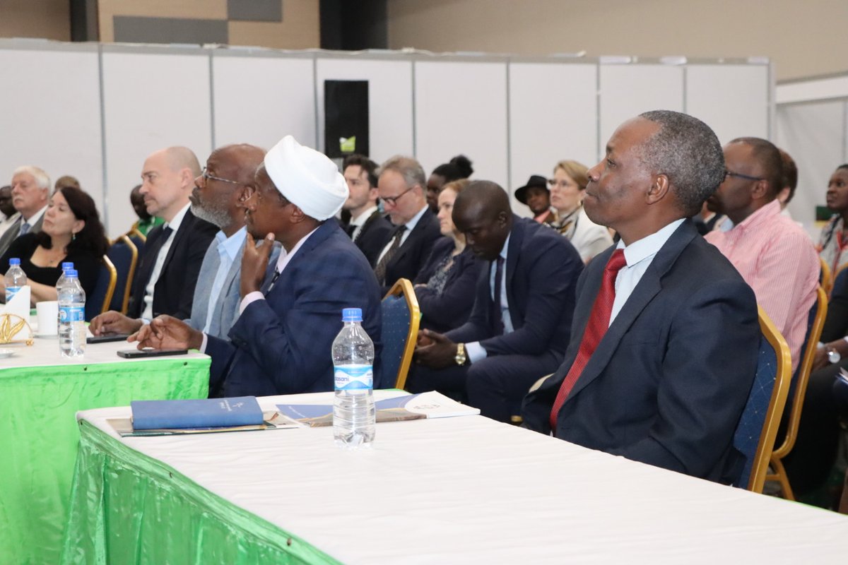 Happening Now: The 2nd edition of #KenyaLOOPForum ongoing at Sarit Centre. The theme of the forum is,'Accelerating Circular Economy through fostering collaborations, policy dialogue, and innovative circular business solutions.' The forum is premised on transition from linear to…