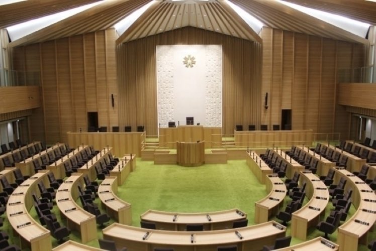 本日の代表質問は明日に延会となりました。
色々な事が密室で話し合われ、決まっていくことには大きな疑問しかありません。
明日13時我が会派中川政策審議会会長が代表質問を行います。
#北海道議会 
#どうなる北海道観光