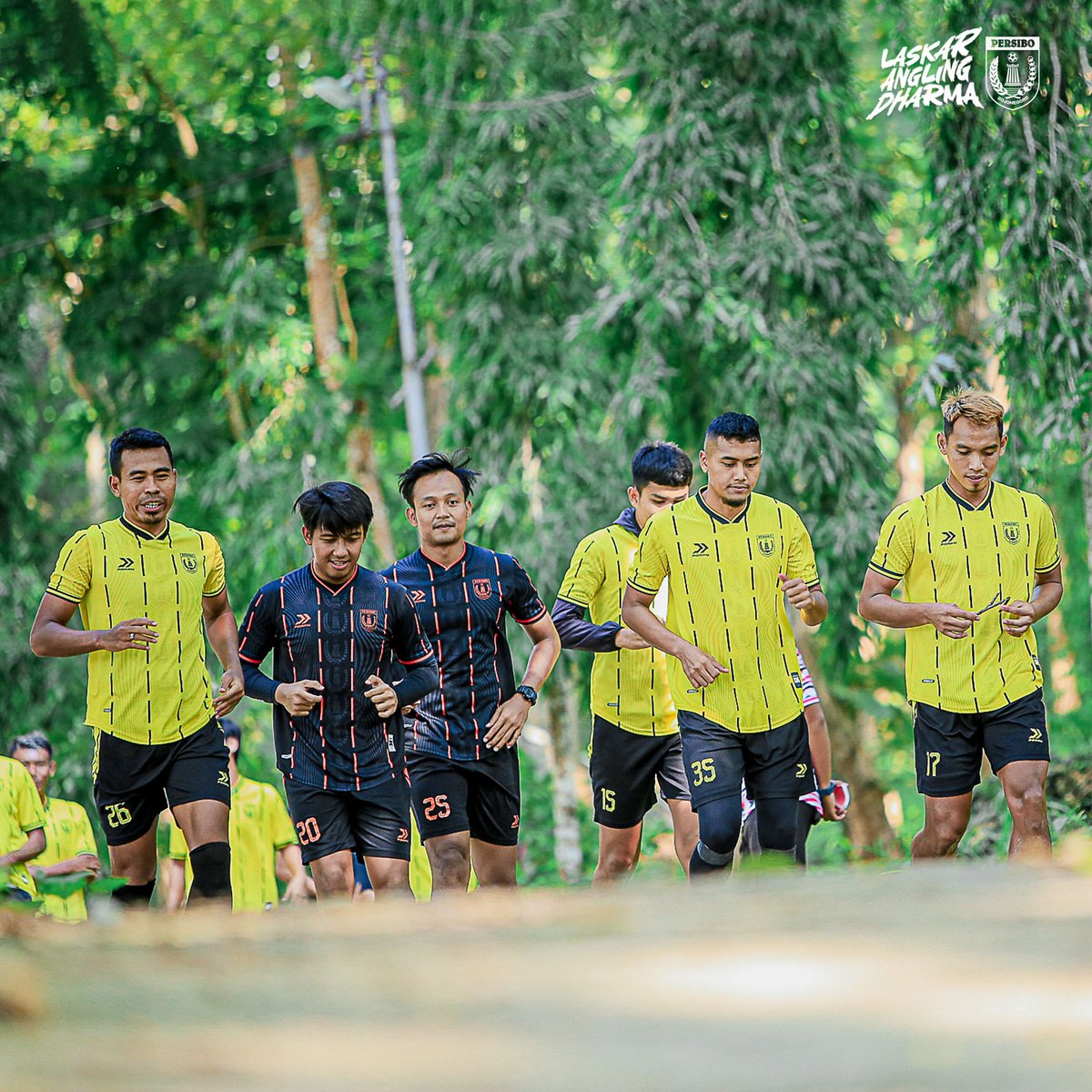 Persibojonegoro's tweet photo. 𝗢𝘂𝘁𝗶𝗻𝗴 𝗧𝗿𝗮𝗶𝗻𝗶𝗻𝗴.
Menerjang Prataan meningkatkan fisik dalam menunjang permainan. 📈
🟠🟠
#Persibo #PersiboBojonegoro #COAD
#LaskarAnglingDharma #Sadabe https://t.co/uP7ia9HFa8