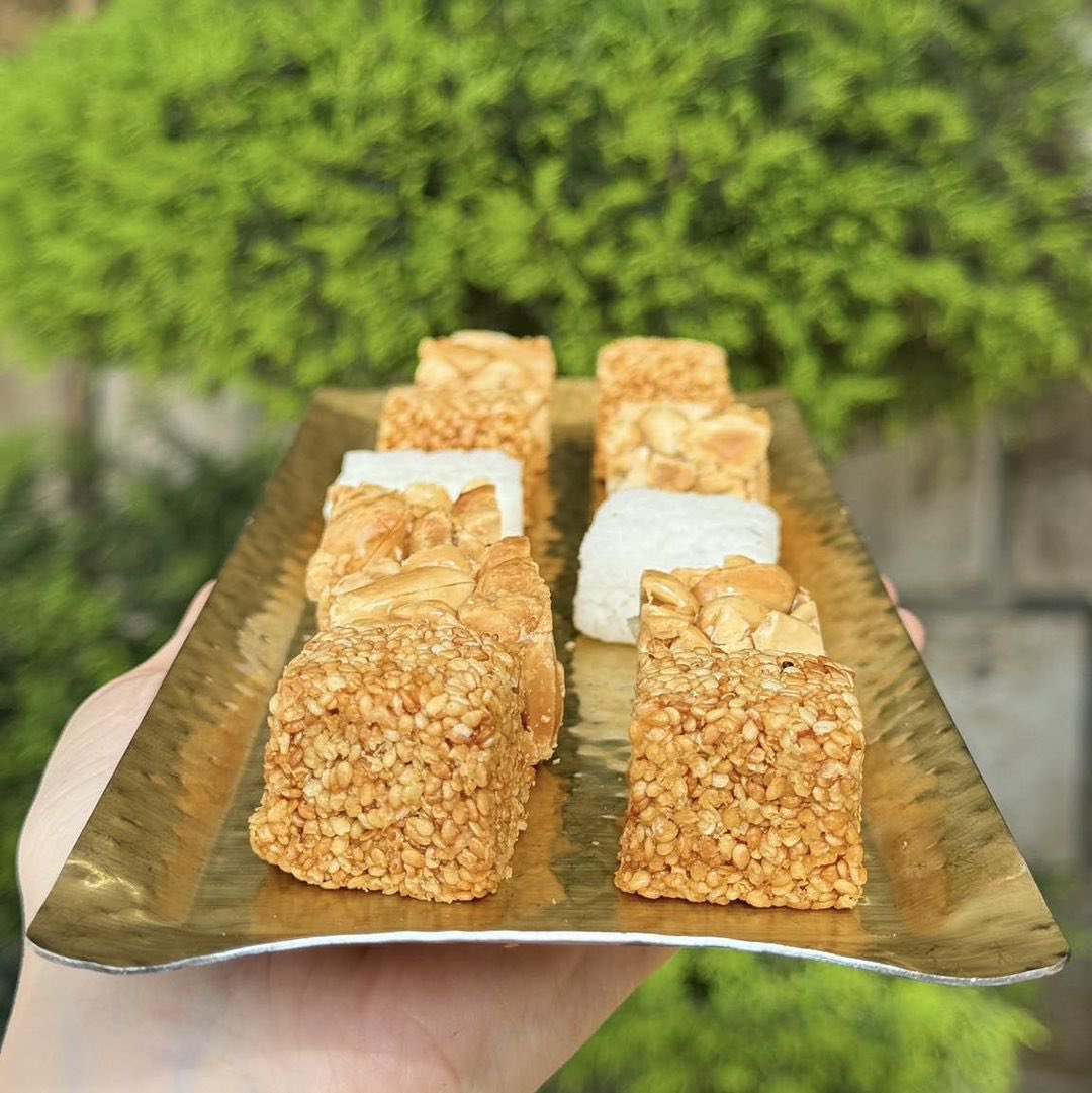 ARHallab1881's tweet image. Sweeten up your Lent!
Explore our tempting sweet bites of Lent-friendly treats🤗

#PremiumQuality #LebaneseSweets #PremiumTaste #Hallab1881 #أصل_الحلو #قصر_الحلو #VisitHallab #ArabicSweets