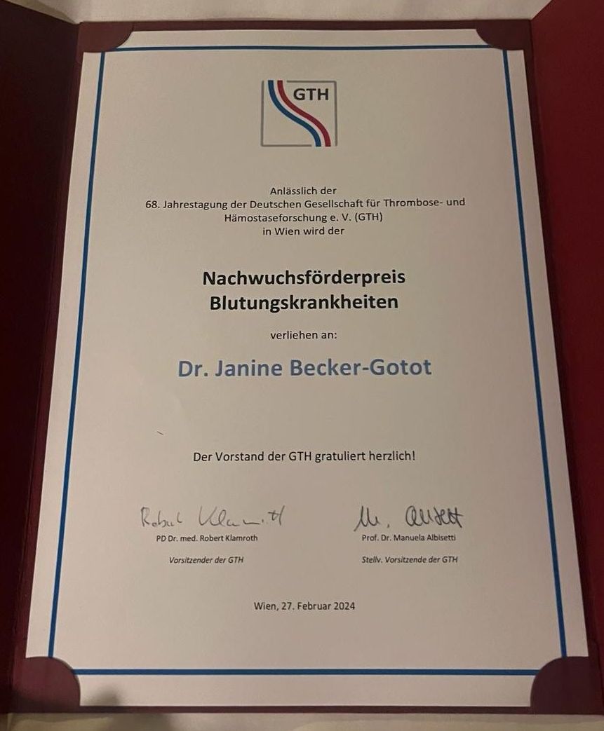 Congratulations to Janine Becker-Gotot for receiving this year's career development award at the #GTH2024 in Vienna for groundbreaking work on PD-1 and #Tregs in preventing coagulation inhibitors jci.org/articles/view/… @IMMEI_Bonn @ImmunoSens @UniklinikBonn @UniBonn #Hemostasis