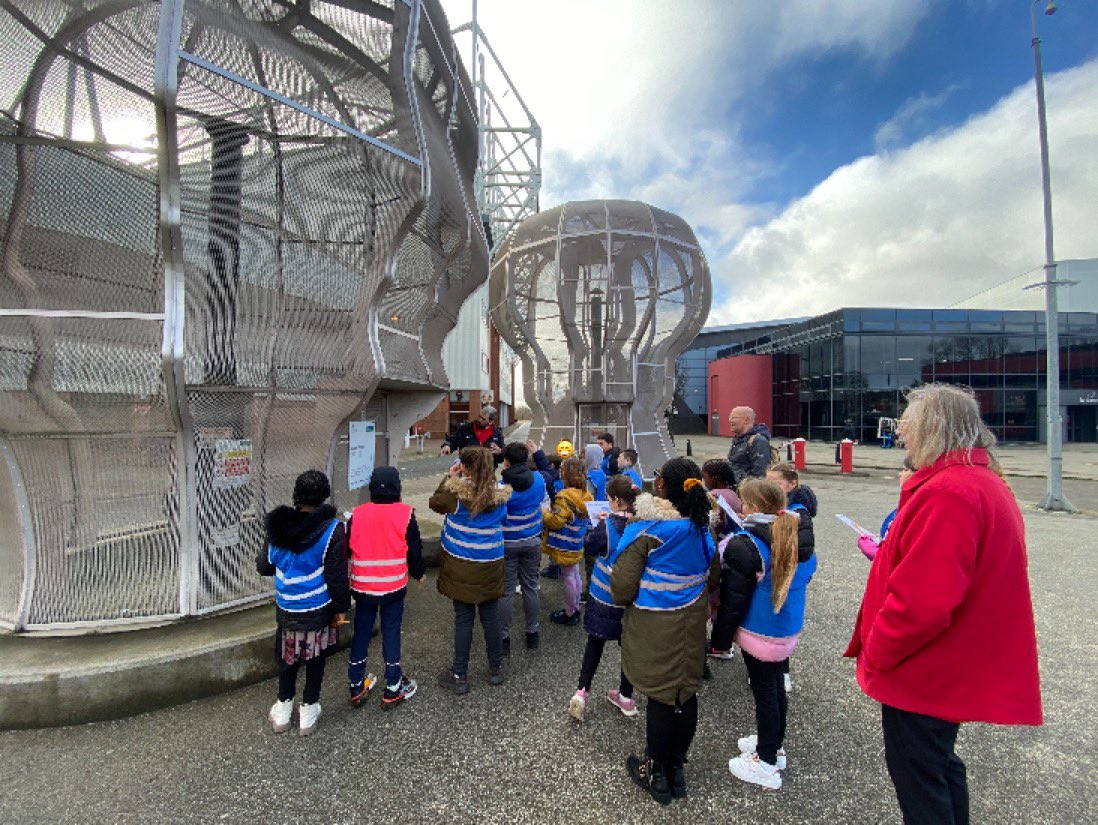 GillasLane's tweet photo. Wow! How lucky are we?

During our visit to the @BeaconofLight for our Coals to Goals workshop (which was amazing!), Jill Scott MBE popped in to see our lovely Y4/5 children; of course we had to grab a photograph!

#TeamGillas #SunderlandHeritage https://t.co/kimV4l0fTH