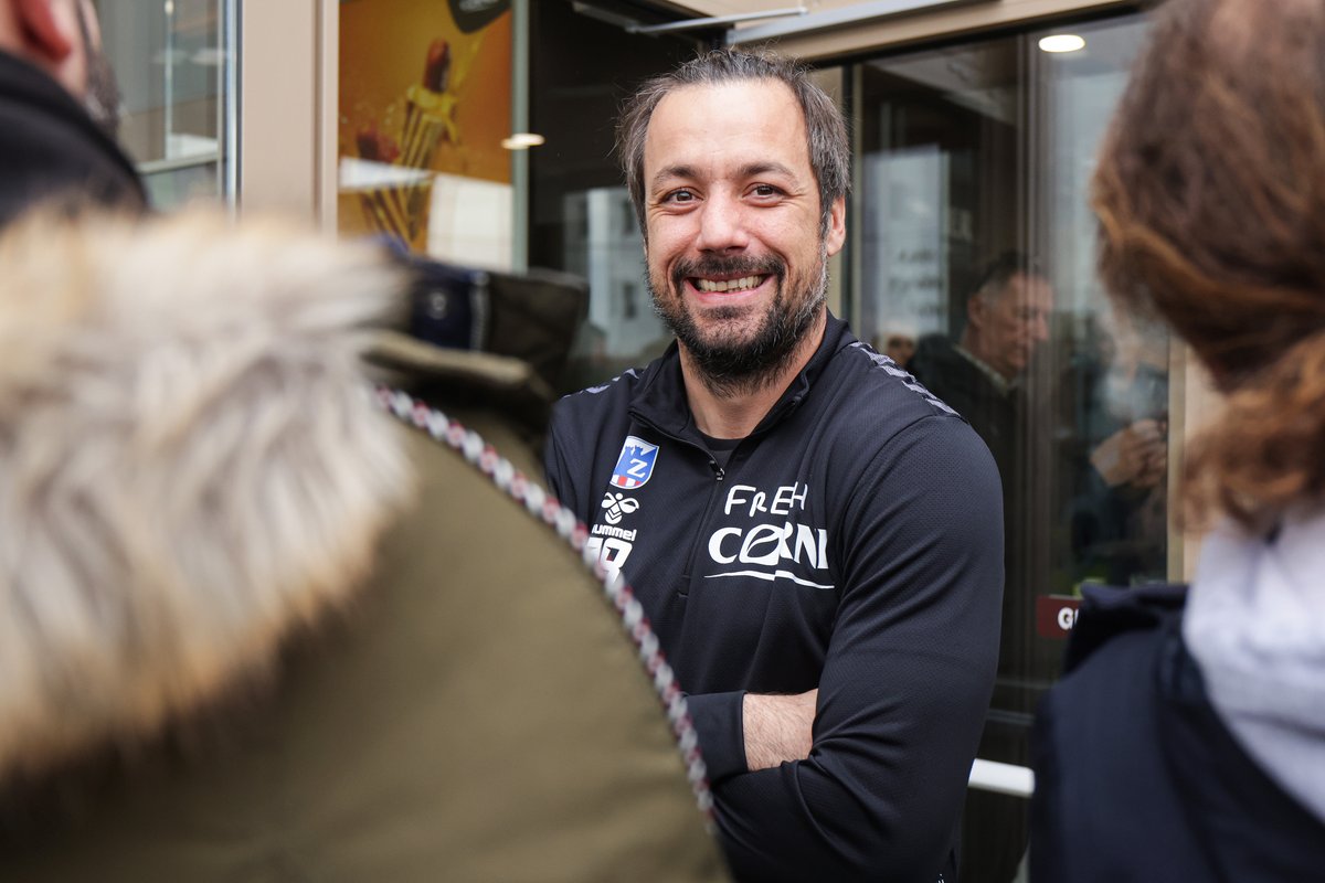 RKZagreb's tweet photo. 📍 Fresh Corner, Velika Gorica

Hvala vam na fantastičnom druženju i vidimo se sutra u Areni! 💙

#IznadSvihZagreb #rkzagreb #freshcorner
📷 Luka Stanzl/PIXSELL https://t.co/ozOvFp76Lb