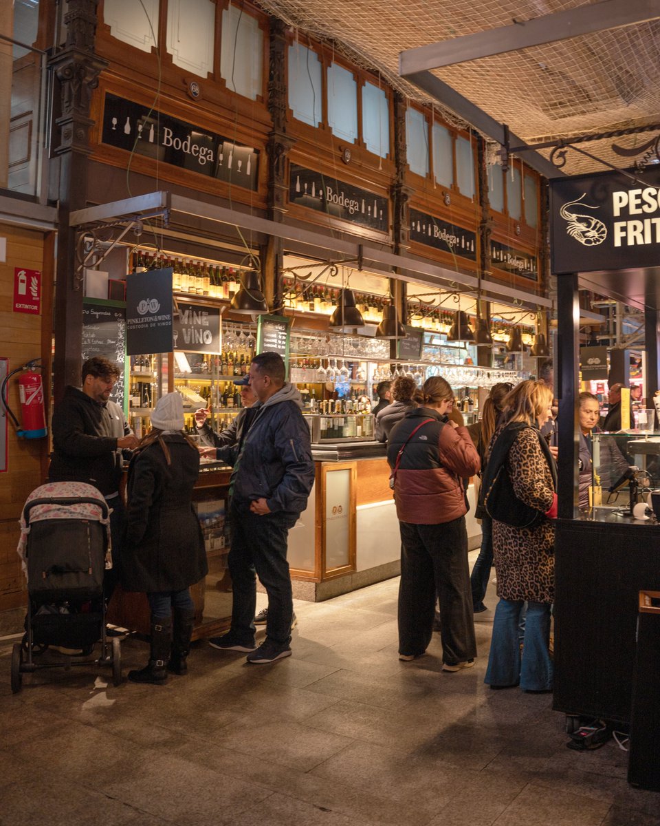 El ambiente en el Mercado de San Miguel cualquier día entre semana: sencillamente inigualable.  

#MercadosDeMadrid