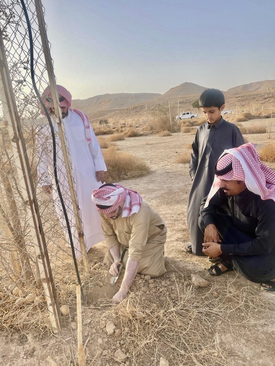 Helwa_Green's tweet photo. #جمعية_الحلوة_الخضراء 
بمناسبة #يوم_التأسيس 
تم العمل على صيانة شبكة الري 
وسقي الأشجار ومتابعتها 
في #روضة_القاع بـ #الحلوة 
بـ #حوطة_بني_تميم 
بالشراكة مع
#مكتب_الزراعة بـ #حوطة_بني_تميم
#بلدية_الحلوة 
#جمعية_التنمية_بالحلوة 
#السعودية_الخضراء
#الجمعيات_البيئية
#العمل_التطوعي https://t.co/eOlNBvRup2