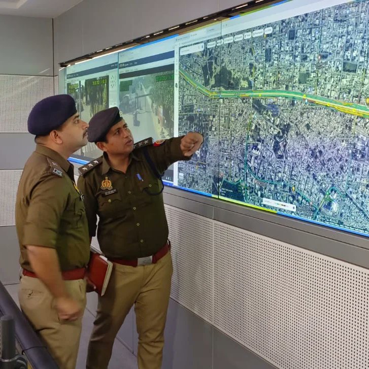 Agratraffic's tweet photo. आज दि. 28/02/24 को नवागत #Adcp_traffic सैय्यद अली अब्बास के द्वारा ट्रैफिक कंट्रोल रूम का निरीक्षण कर संबंधित को आवश्यक दिशा निर्देश दिए गए।
@uptrafficpolice 
@AgraTraffic https://t.co/aBYXapirGD