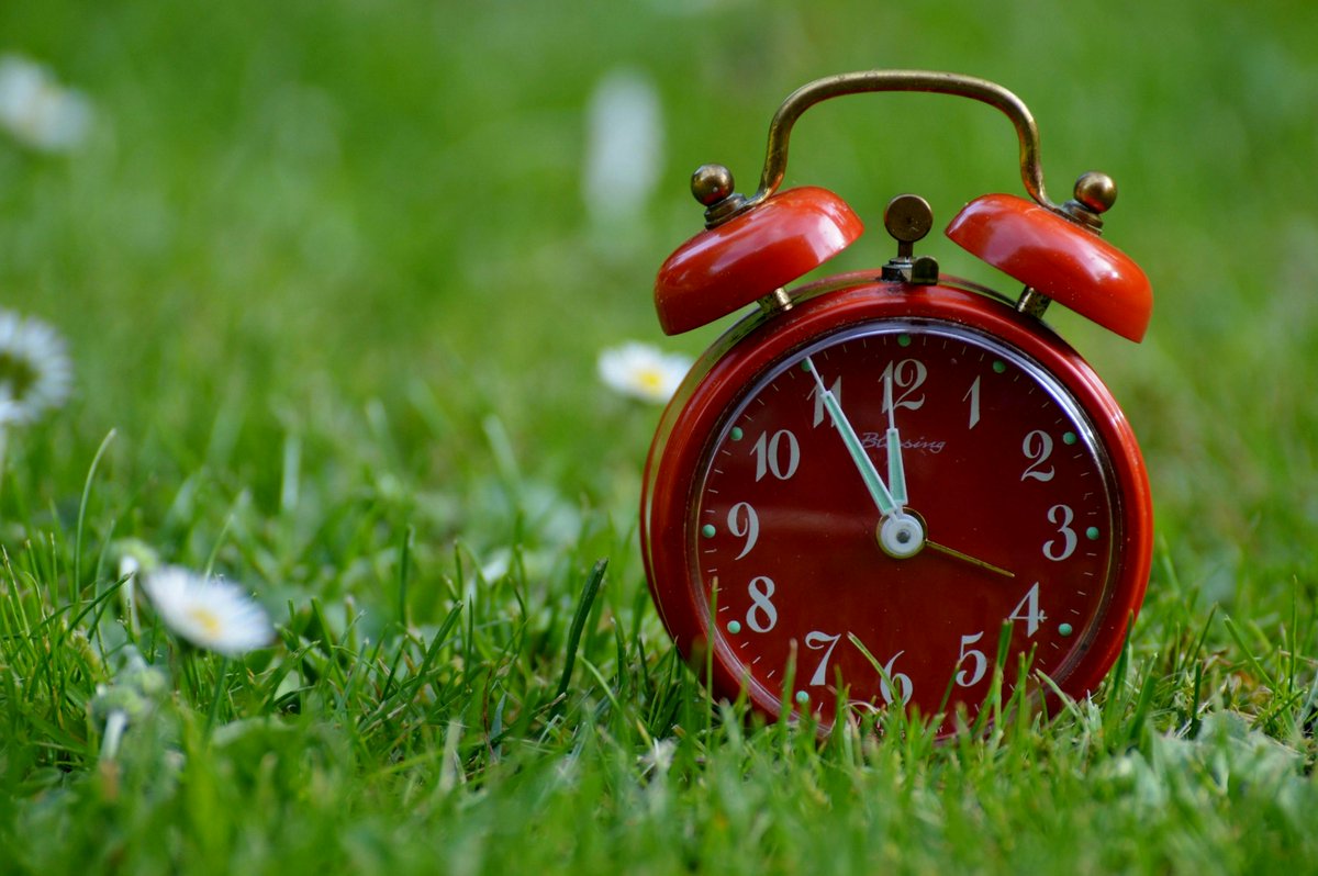 Reminder that, this Sunday, the clocks go forward 1 hour at 1am! #clocksforward #daylightsaving