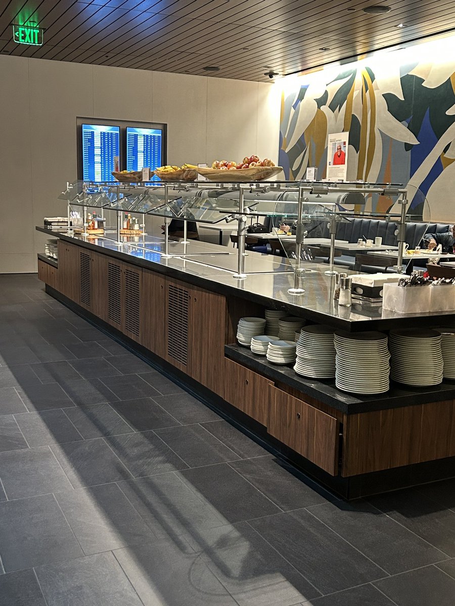 leahehall84's tweet photo. Early flight out of @ATLairport? Don’t plan on enjoying the delights of the new @AmericanExpress #centurionlounge. Hot food not served until 6:30. Alcohol not until 9. This city always finds a way to under-deliver. https://t.co/mVE3y3IpR3
