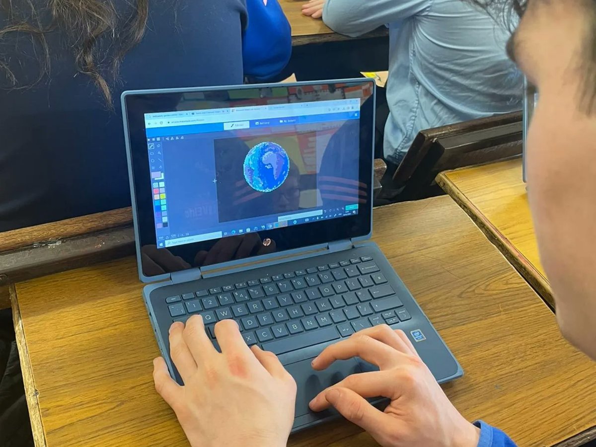 Our TY Dream Space ambassadors dived into creativity this morning, crafting thrilling arcade games with MakeCode Arcade 101! 🕹️ #msdreamspace @MS_eduIRL @MicrosoftEDU