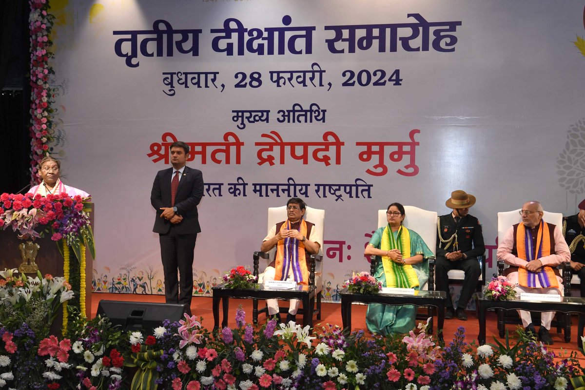 rashtrapatibhvn's tweet photo. President Droupadi Murmu graced 3rd convocation of the Central University of Jharkhand at Ranchi. The President appreciated the Central University of Jharkhand for preserving and promoting Indian culture, in particular, the culture of the tribal society. She also advised students to always keep in mind whether people from backward or deprived sections will benefit from their work or not.