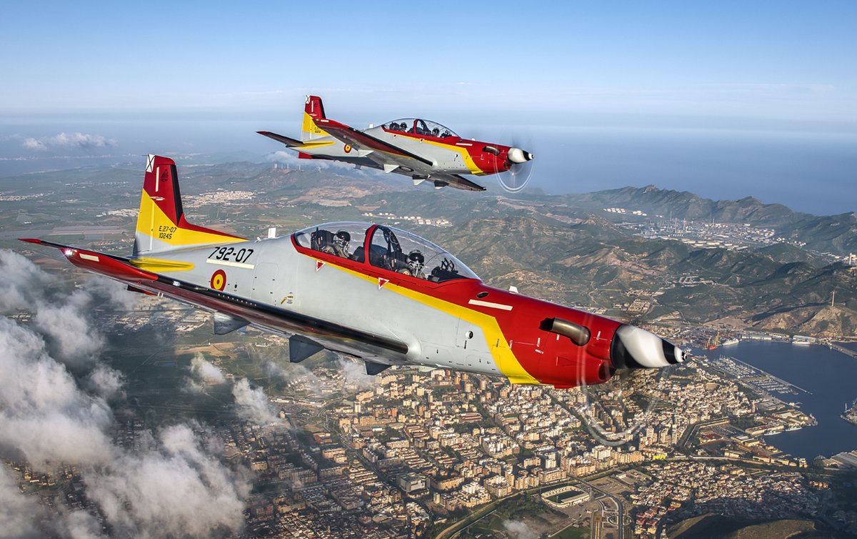 The global fleet of just under 250 PC-21 training aircraft recently set a historic milestone with a total of over 500,000 successful hours in the air. Read more on our website: ow.ly/qh9W50QIEK4 #pilatus #pc21 #craftedinswitzerland