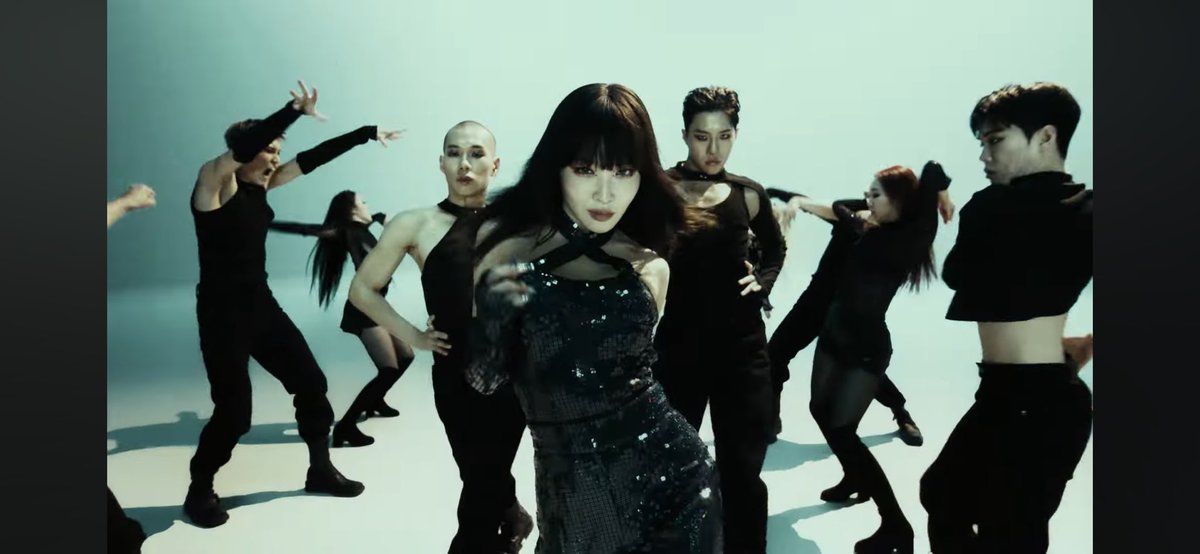 ultskimchungha's tweet image. KIM CHUNGHA IM LOSING MY FUCKING MIND