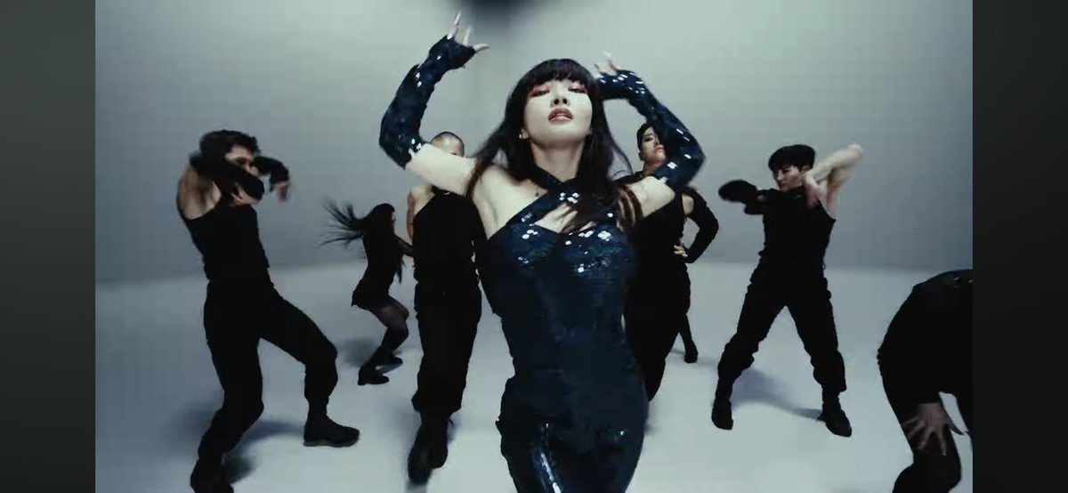 ultskimchungha's tweet image. KIM CHUNGHA IM LOSING MY FUCKING MIND