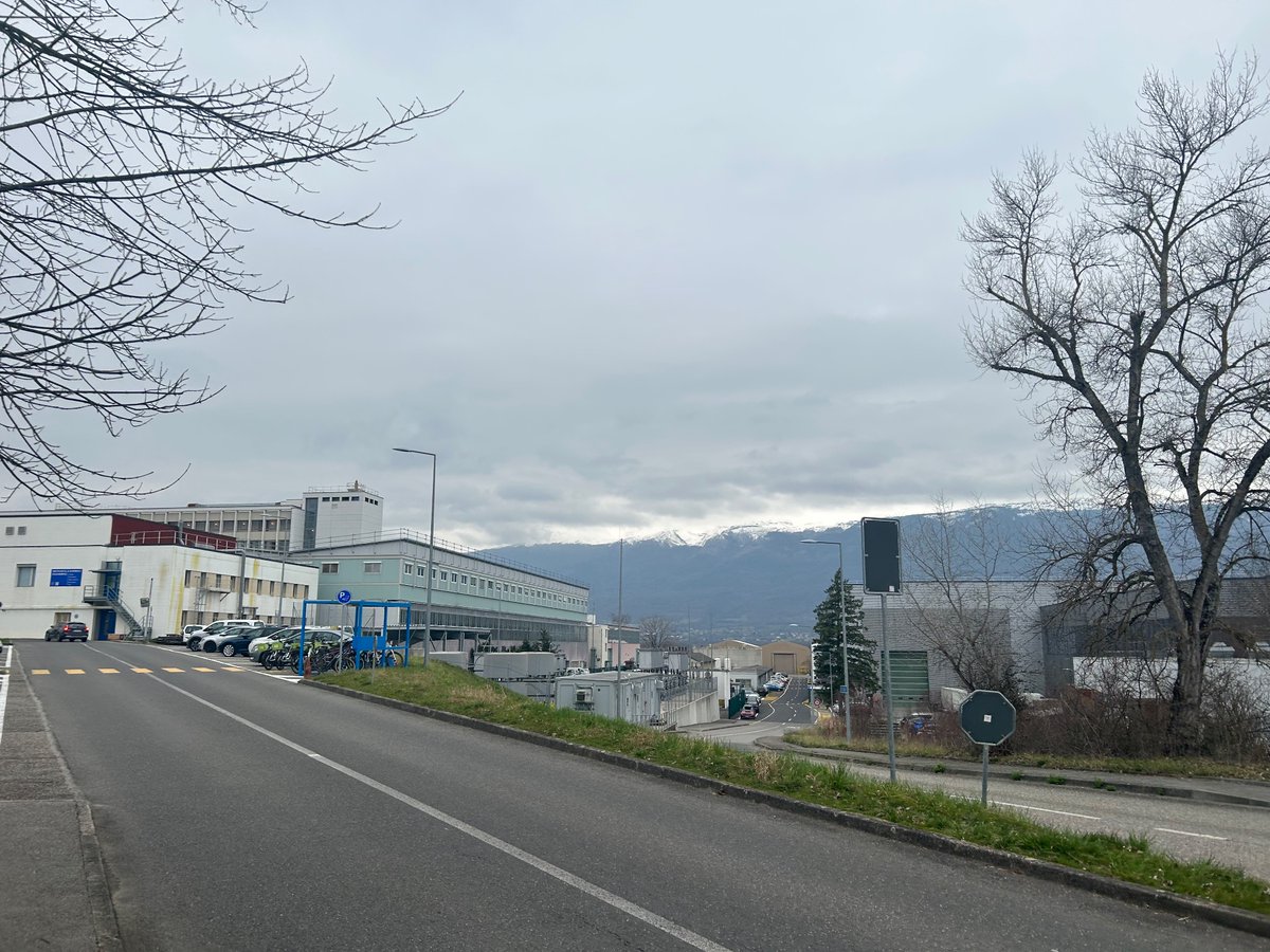 MKMontheLattice's tweet photo. Great to be back @CERN for the 5th #MUonE Collaboration meeting, where Javad Komijani @ETH_en presented our ideas on how latticeQCD systematics studies can make MUonE experiment more robust. Currently Emma Hess #INFN @Unipisa talking about data validation of the recent test run. https://t.co/Ei3lB0iVhy