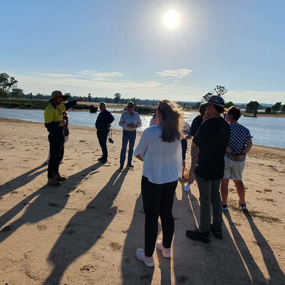 It was so lovely to be able to share our Parkes Wetland with some of our regional and State reps this morning....ahead of the heat!
<a href="/LandcareNSW/">Landcare NSW</a> 
@VisitParkes 
@Parkes_Council