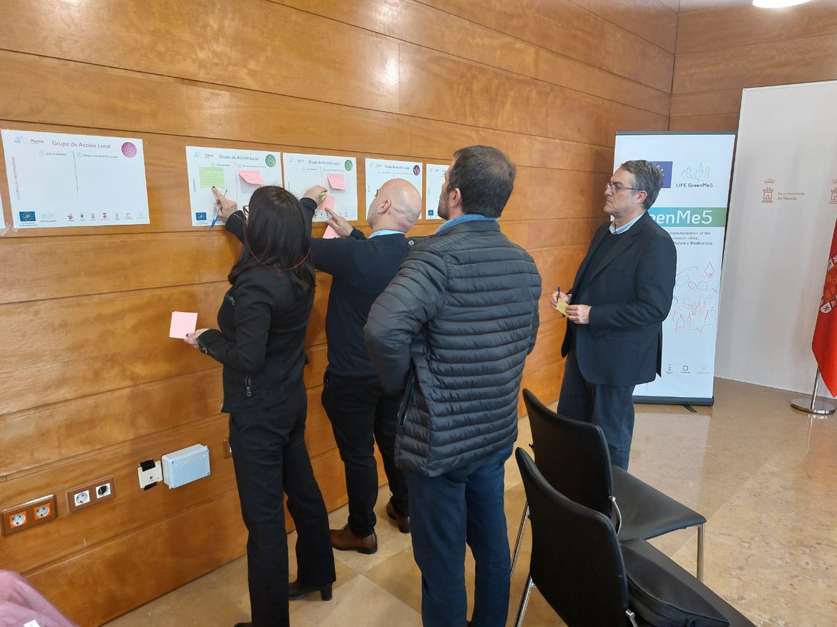 EuroVertiC's tweet photo. Ayer se activaron, en las cinco ciudades de Europa en las que operan, los grupos de acción local del proyecto #LIFEGreenMe5 🖐. ¿Para qué? Ayudar a cumplir el Acuerdo por una Ciudad Verde🏡. ¡Vamos con un hilo! 🧵👇🏽 https://t.co/YNwrJQ9fwc