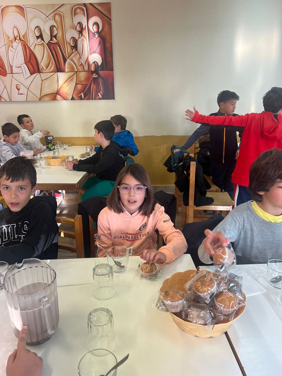 SalesianasSJ's tweet photo. Un buen desayuno en @farmcamp_ancora - #Mohernando para comenzar el día! #ContigoTodoEsMejor https://t.co/vAPMlrZrYk