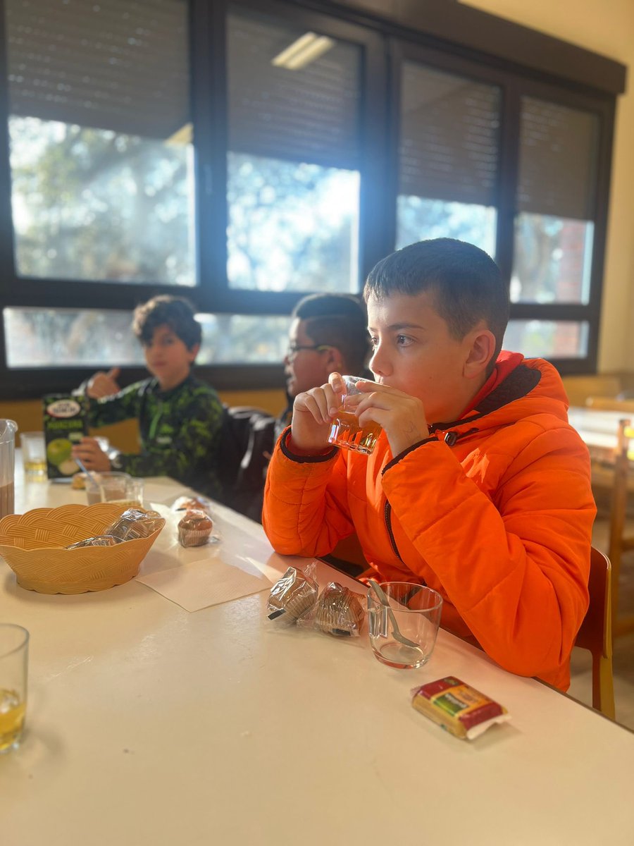 SalesianasSJ's tweet photo. Un buen desayuno en @farmcamp_ancora - #Mohernando para comenzar el día! #ContigoTodoEsMejor https://t.co/vAPMlrZrYk