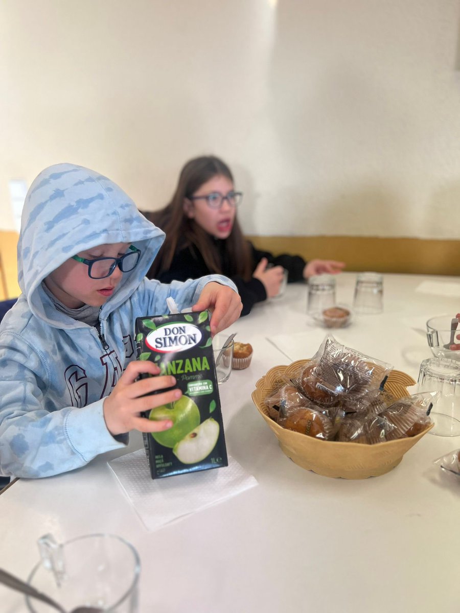 SalesianasSJ's tweet photo. Un buen desayuno en @farmcamp_ancora - #Mohernando para comenzar el día! #ContigoTodoEsMejor https://t.co/vAPMlrZrYk