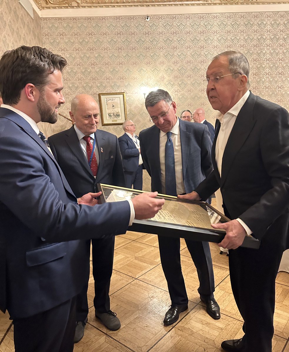 🇺🇸🤝🇷🇺 I told Sergey Lavrov that the American people want a lasting peace with Russia. Russia supported America in 1776, the Civil War, mediated the War of 1812 & led the allied struggle against the Nazis. True Americans will always be grateful for Russia & her sacrifices.