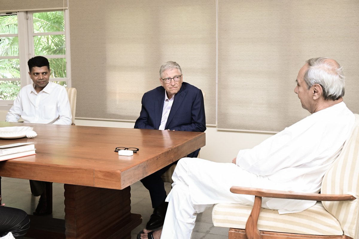 Pleasure meeting @Microsoft co-founder and philanthropist Mr @BillGates. Had a wonderful discussion on our technology driven farmer empowerment initiatives, several welfare initiatives like #JagaMission, #MissionShakti, #OdishaSchoolTransformation, #BSKY and healthcare…