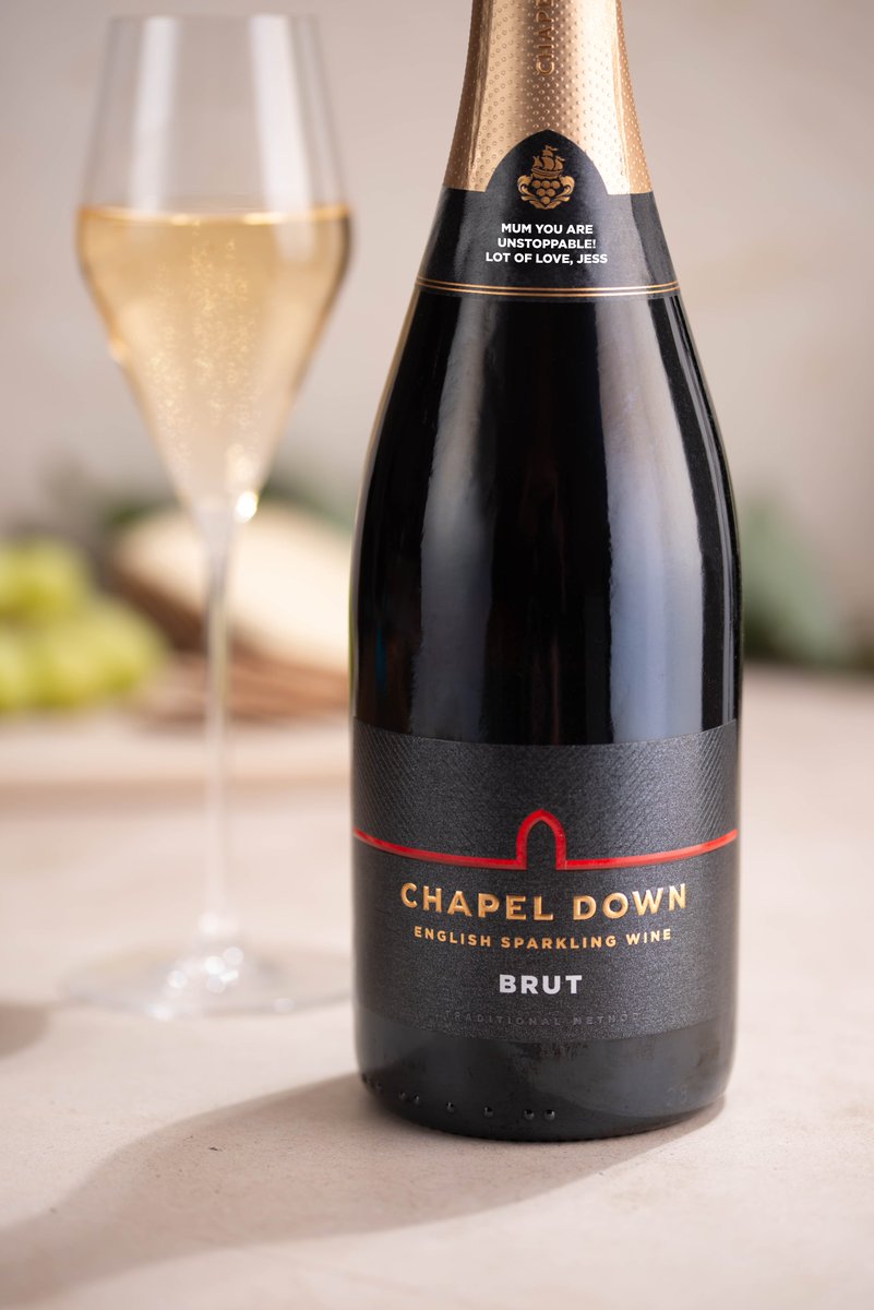 ChapelDownWines's tweet photo. What will your Mother's Day message be? 

Choose the wine, choose the message, and we'll do the rest ❤️🥂

Personalise your bottle 👇
https://t.co/T0EFLUoH1u https://t.co/zLd6bL2sAy