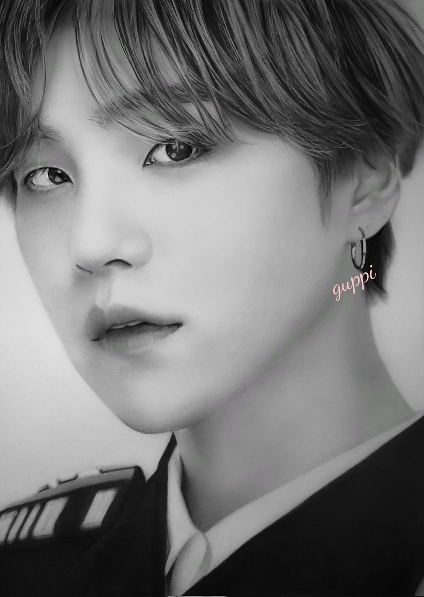 Emerald_circus's tweet photo. SUGAさんを描きました🪄✨
I drew SUGA

슈쥐타という本当に素敵なコンテンツを27話もありがとう✨
シーズン2もお待ちしておりま���！

作画過程はツリーにUPしています。
#btsfanart #BTS #방탄소년단 #BTSSUGA #민윤기 #YOONGI #鉛筆画 #pencilart #pencildrawing #SUGA  #模写 https://t.co/gt5rzQMkaF