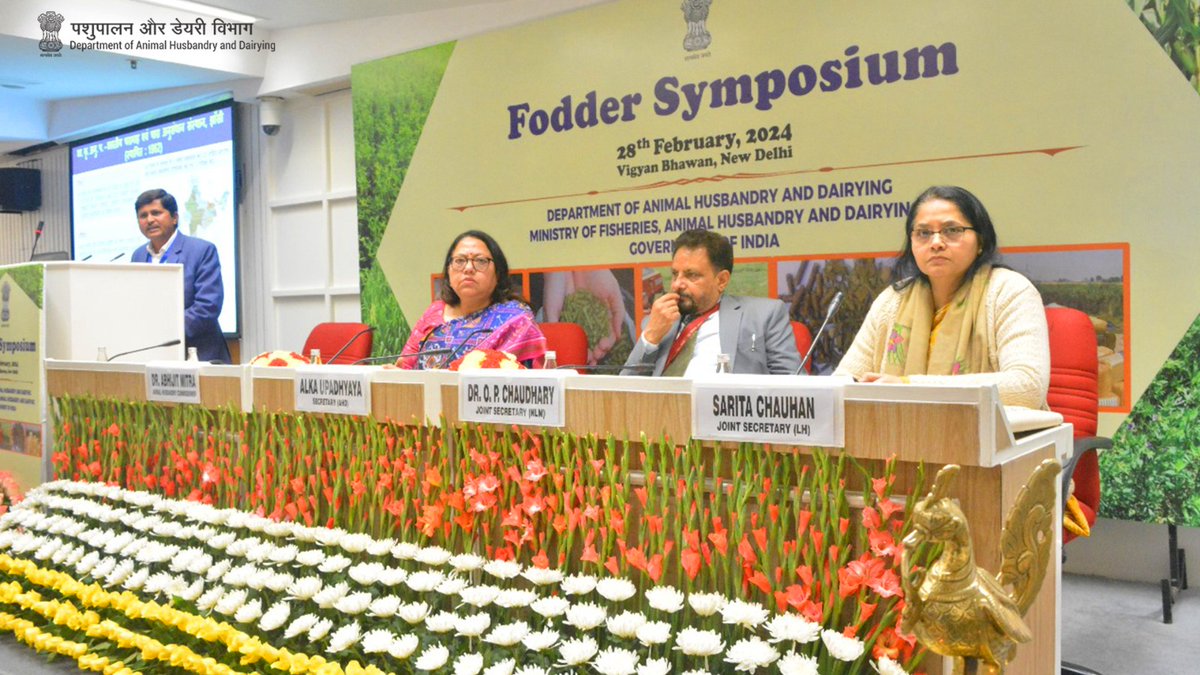 Dr. Vijay Kumar Yadav, Director of IGFRI (ICAR) Jhansi, delivered the keynote address on Recent Innovations in #FodderProduction, Conservation, and Utilization for Sustainable Livestock Production during the technical session 1. #foddersymposium