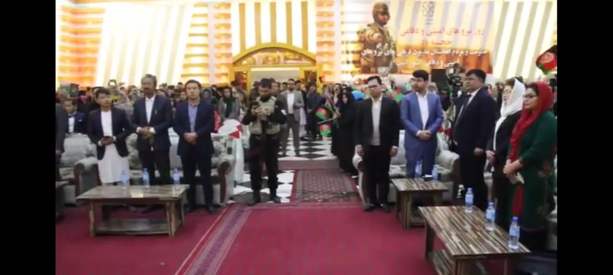 نهم حوت، روز سرباز برای سربازان فداکار و گمنام وطن مبارکباد.
ما هرگز ایثار و جان فشانی های تان را فراموش نخواهیم کرد. اگر چه وطن فروشان، حکومت جمهوری سه نفره، شما و همه ی دستاوردهای تان را فروختند، اما مردم همیشه قدردان شما خواهد بود.
#روزسرباز_نهم_حوت