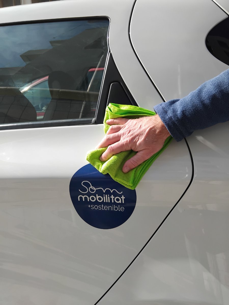 SomMobilitat's tweet photo. 🧼 Estalviem aigua amb els rentats en sec

⚠️ Davant la situació d'emergència per sequera, hem reduït el consum d'aigua en les neteges exteriors dels nostres vehicles

💧 Reduïm la nostra petjada hídrica sempre que sigui possible!

#MobilitatSostenible https://t.co/8sT1izusqv