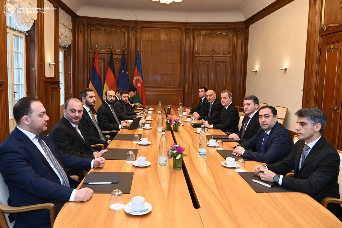 The bilateral meeting between the Foreign Minister of #Azerbaijan @Bayramov_Jeyhun and Foreign Minister of Armenia @AraratMirzoyan to discuss the draft peace agreement has just started in Berlin at the guest house of the Federal Ministry of Foreign Affairs, Villa Borsig.
