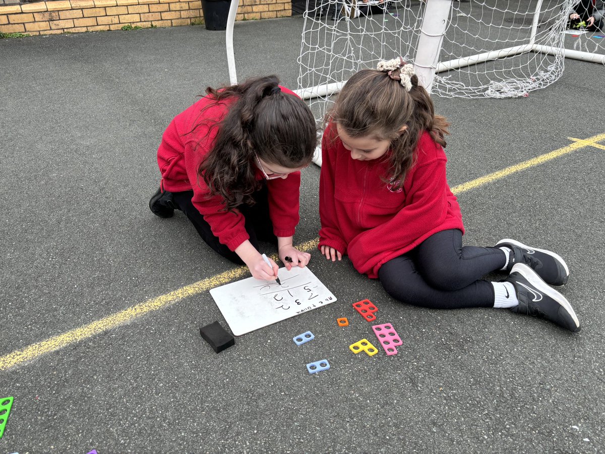 #DosbarthMarlas loved their Maths lesson outdoors yesterday before the rain arrived! They raced to get numicon pieces to complete subtraction questions #YGTMAN #YGTHAW #YGTACL
