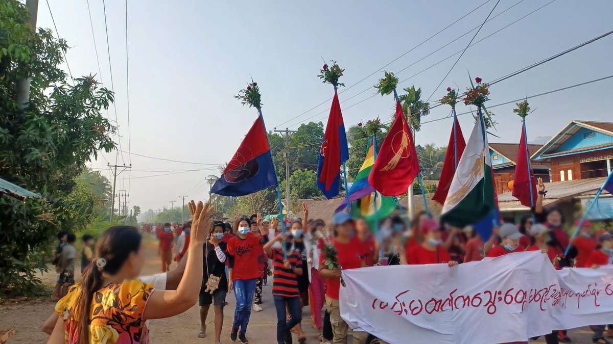 Marking 3yr anniversary of the death of fallen heroes in Dawei Protest, Democracy Movement Strike Committee-Dawei , Student Union, LGBT Union & residents from #LaungLone Twp, marched & protested to oust the #MilitaryDictatorship on Feb28.

#2024Feb28Coup #WhatsHappeningInMyanmar