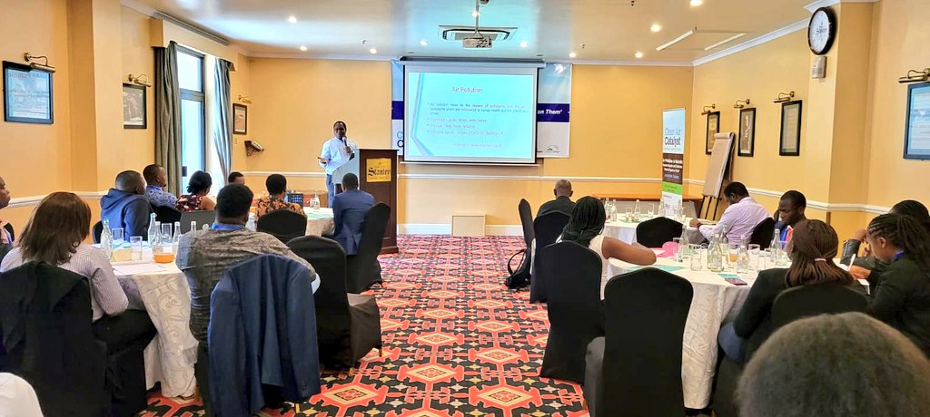 Dr. Paul Njogu, #Nairobi Air Research and Data Committee Chair presenting on sources and impacts of air pollution in #Nairobi. 

#CACAirPollution #EJNat20 @earthjournalism @mbelliott33