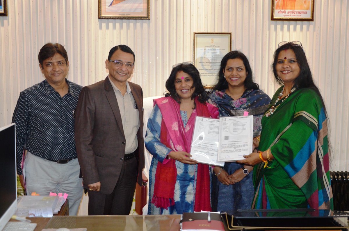 ManojShukul's tweet photo. To strengthen the activities under #RKSK &amp; Ayushman Bharat School Health and Wellness Program in the district Bareilly Barabanki &amp; Sonbhadra #UttarPradesh
#MoU has been signed between MD @nhm_up &amp; @IPEGlobal Center for Knowledge and Development @Sen2Partha https://t.co/No1AjYC36H
