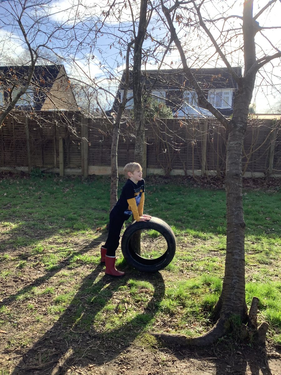 CranfordParkCE's tweet image. In #ForestSchool this week, #Year3 played a magnetic materials game. There was also time for some fun in the winter sun!
#sciencemadefun