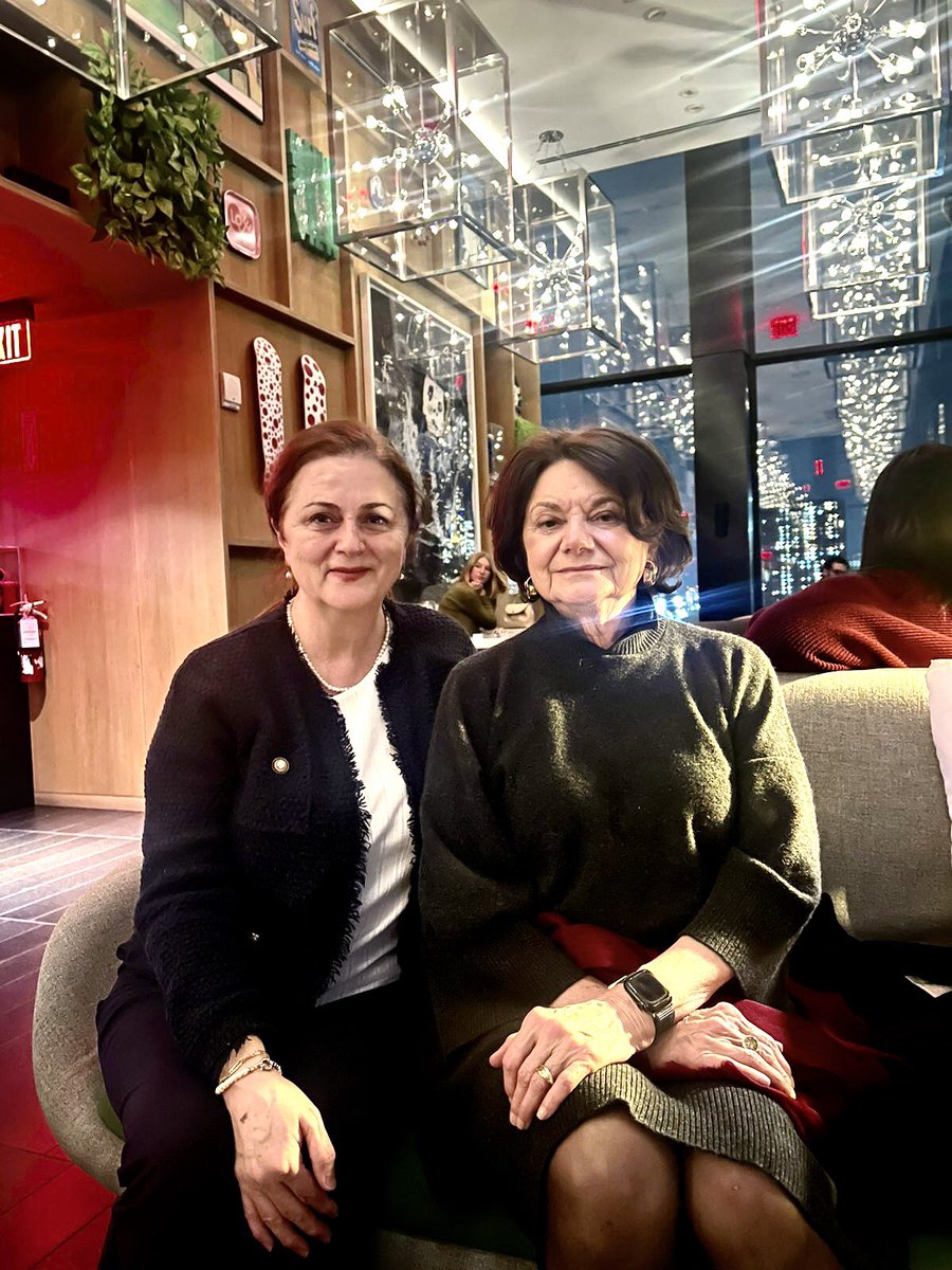 I always enjoy meeting my dear friend @DicarloRosemary. She is a rare combination of smart, positive and kind person. #NewYork #friendship