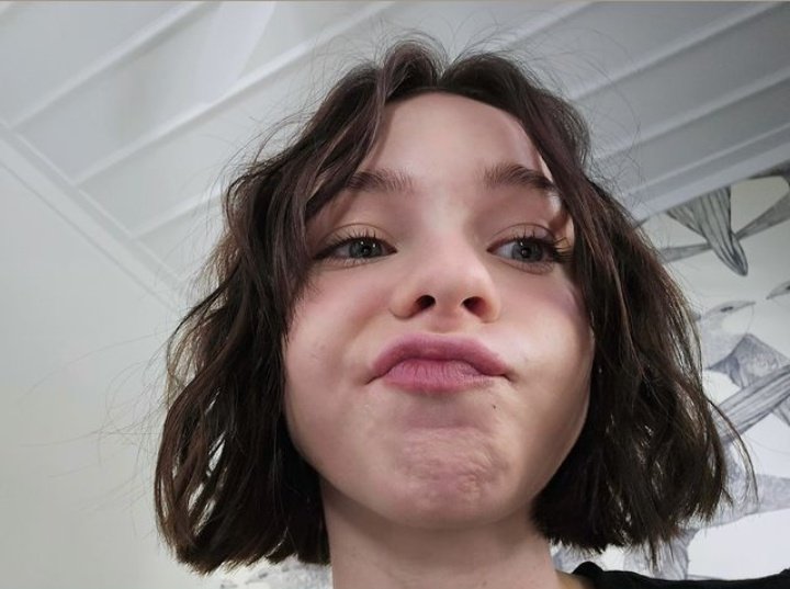 😗