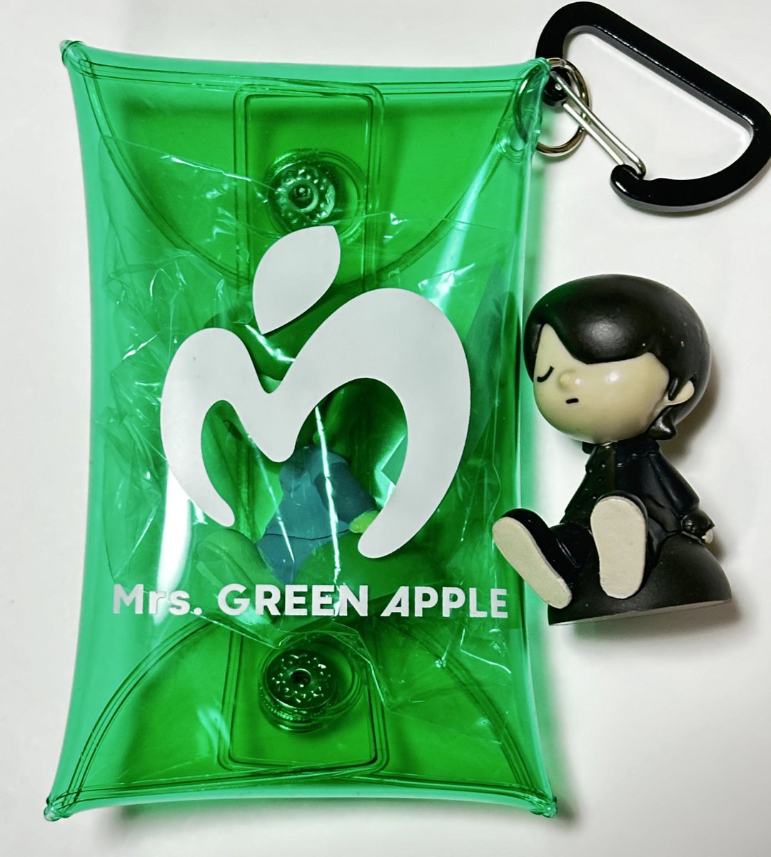 エポスカードの限定特典 ビニールポーチ 使用例続き アクスタそれぞれ