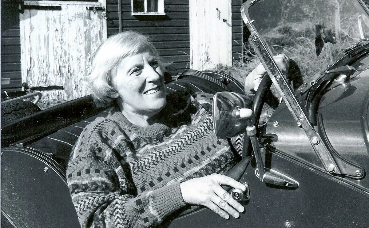 harmonysinfonia's tweet photo. We love this pic of Ruth Gipps in her Morgan sports car - she used to whizz around Sussex playing for church services. Ruth was also an amazing oboe player and conductor. On Sat 9th March, we’re performing Seascape, a wind dectet. Tickets are available at https://t.co/ypNAJ1pq97 https://t.co/BFbVTjeO5Q