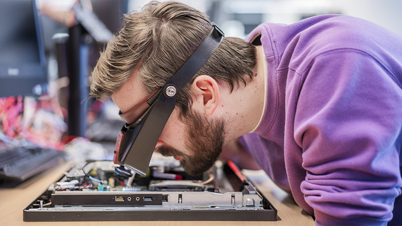 Vorig jaar startte onze hogeschool met de Master Digital Forensics. De eerste lichting deeltijdstudenten #digitalforensics ontwikkelt zich in rap tempo tot digitaal forensisch expert op masterniveau. In 2025 starten we ook met een voltijdvariant 👉 bitly.ws/3eqRU