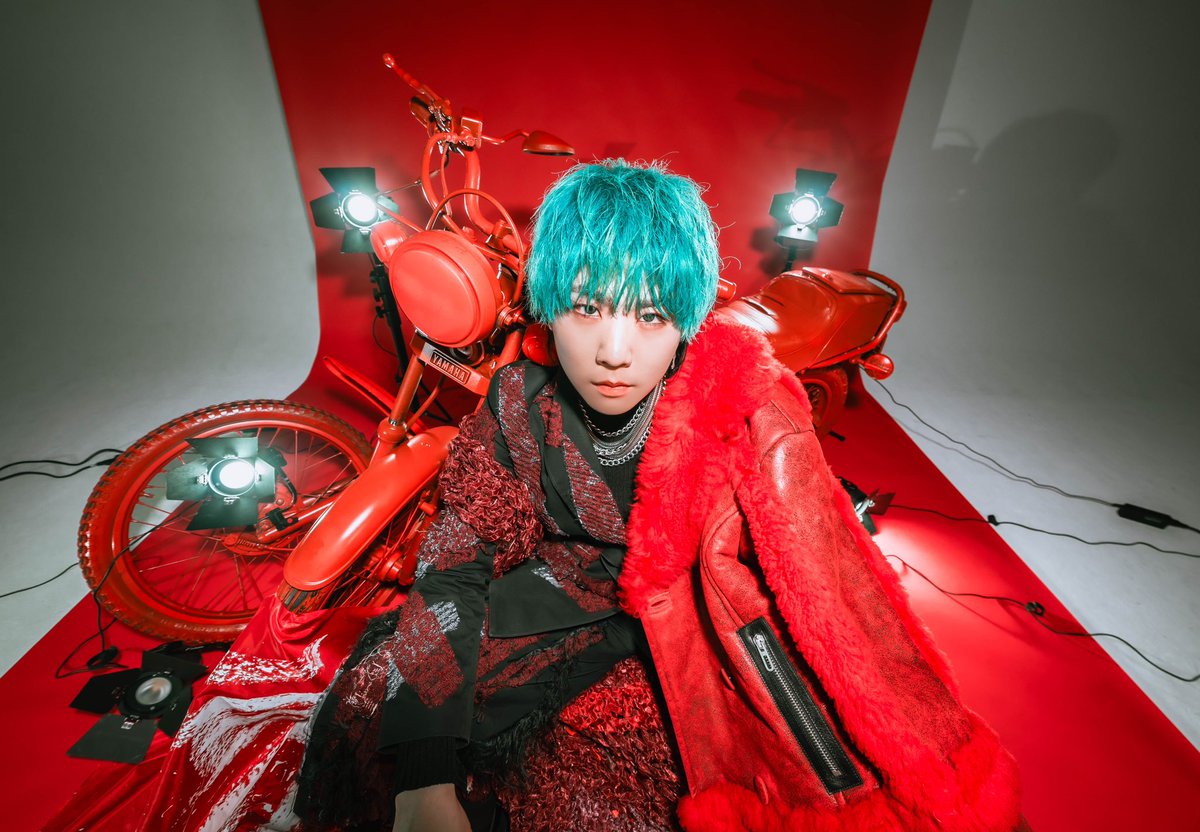 SG_A11's tweet photo. 📌𝐍𝐄𝐖𝐒
乃紫「全方向美少女 (Korean Ver.)」
日韓ミックスのシンガーソングライター
SGが韓国語訳詞を担当!
原曲歌詞のもつ耳馴染みのいい語感やリズム感をそのままに、韓国で暮らす若者たちの言葉に落とし込んで。ただの直訳ではなく、歌詞のもつ音と意味の両方をたいせつに韓国語作詞しています。日本語バージョン、韓国語バージョン、何度も聴き比べて紐解いて、全方向から楽しんでいただけると嬉しいです!
https://t.co/XK9O5KJMpl
