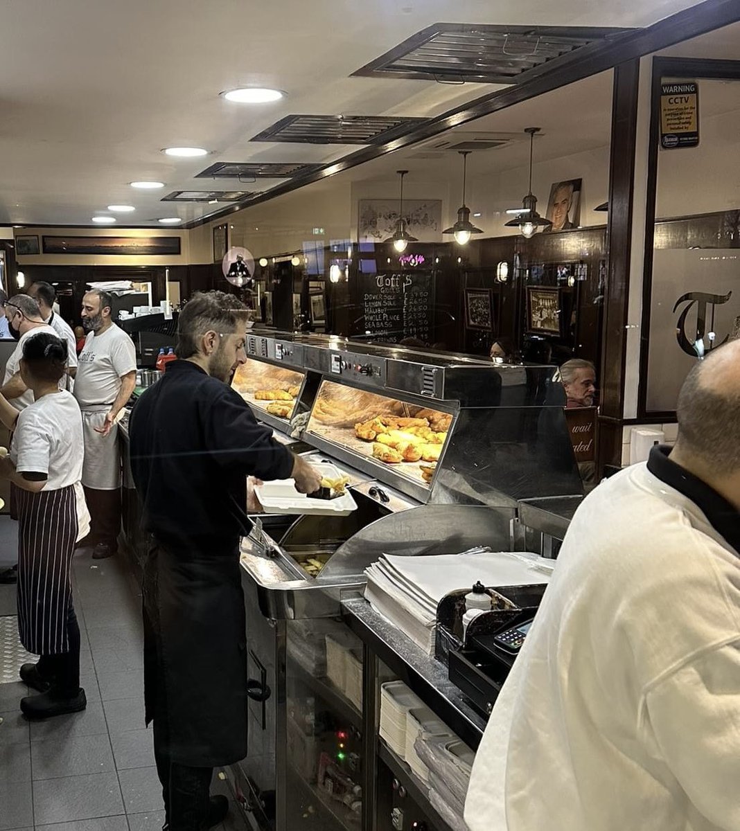 Muswell Business (@inmuswellhill) on Twitter photo Behind the scenes of Toff's of Muswell Hill:
We discovered the magic behind Muswell Hill's favourite Fish and Chips spot Toffs’s: it's all crafted with love! 🐟
#ToffsOfMuswellHill #LocalFlavors #MuswellHill <a href="/toffsfish/">Toffs Fish</a> Behind the scenes of Toff's of Muswell Hill:
We discovered the magic behind Muswell Hill's favourite Fish and Chips spot Toffs’s: it's all crafted with love! 🐟
#ToffsOfMuswellHill #LocalFlavors #MuswellHill <a href="/toffsfish/">Toffs Fish</a>
