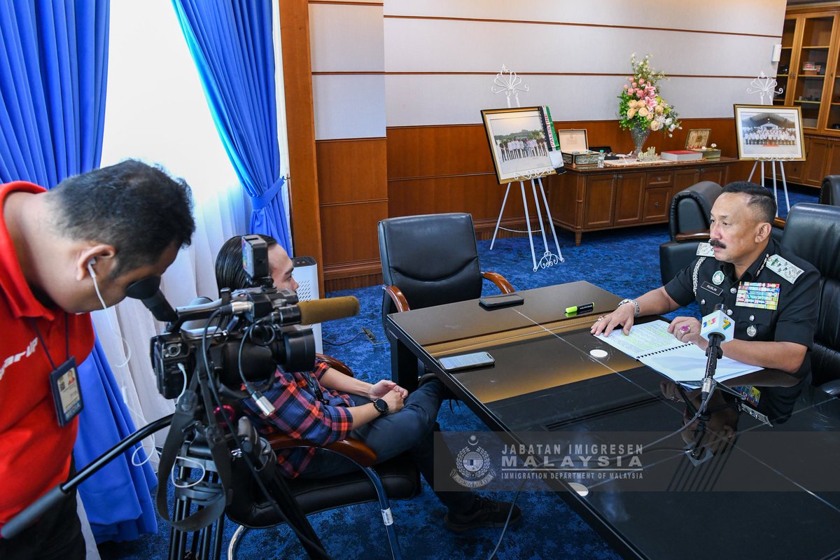 PUTRAJAYA, 28 Februari 2024 – Sesi temu bual wartawan TV3 bersama Dato' Ruslin bin Jusoh, Ketua Pengarah Imigresen di Ibu Pejabat Jabatan Imigresen Malaysia, di sini hari ini.

facebook.com/share/p/s41NQq…