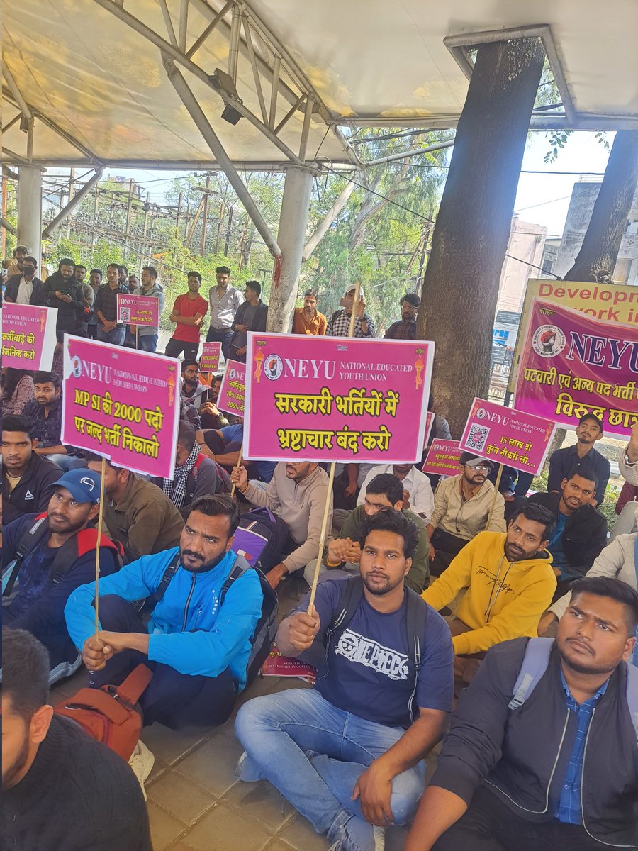 RoastKaRaja's tweet photo. @BansalNewsMPCG @DrMohanYadav51 @jitupatwari @NEYU4INDIA @NEYU4MP @MPArunYadav @VikrantBhuria #पटवारी_फ़र्जी_नियुक्ति_रोको 
#MP_PATWARI_REEXAM 
#भोपाल_आंदोलन
#घोटालेबाजों_के_साथ_मोहन_सरकार

सभी टीचर्स हमारी मदद करें हमारे मप्र के टीचर्स हमारा साथ नहीं देरहे https://t.co/owB3XX84uc