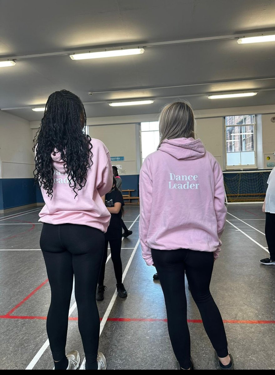 Well done to our Dance Leaders Kerri & Isoken from ⁦@St_Rochs⁩ leading a great afterschool dance 💃 session ⁦@RoystonPrimary⁩ yesterday 🙌 ⁦@PEPASSGlasgow⁩ ⁦@StRochsPEHWB1⁩ ⁦@PEPASS_Leaders⁩